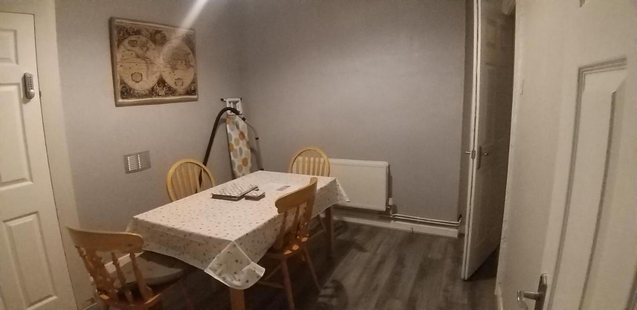 St. James Street Townhouse Белфаст Экстерьер фото